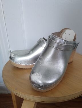 Hannah Andersson Silver Metallic Clogs